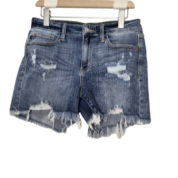 Judy Blue Women’s Shorts Size Medium Blue Denim Distressed Holes Stretchy - Picture 2 of 5